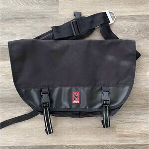 Chrome Industries Citizen Messenger Bag Black Red Waterproof Seatbelt Buckle